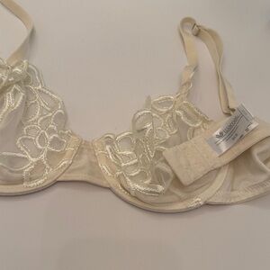 Wacoal Ivory Floral Lace Bra